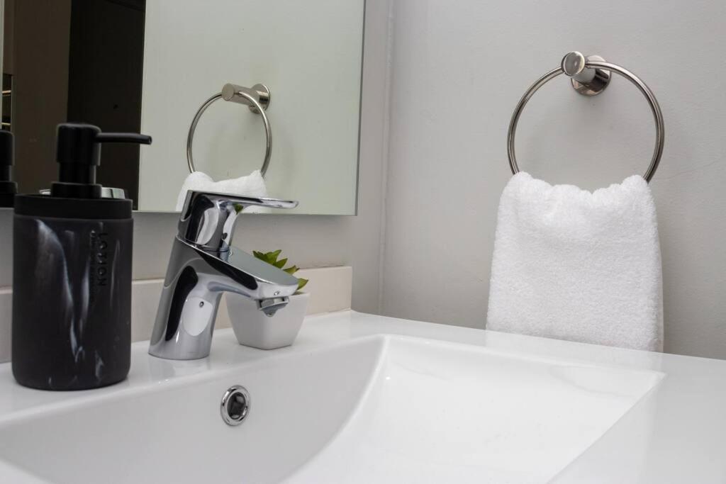 2 Bed Luxury Apartment, Ellipse, Waterfall