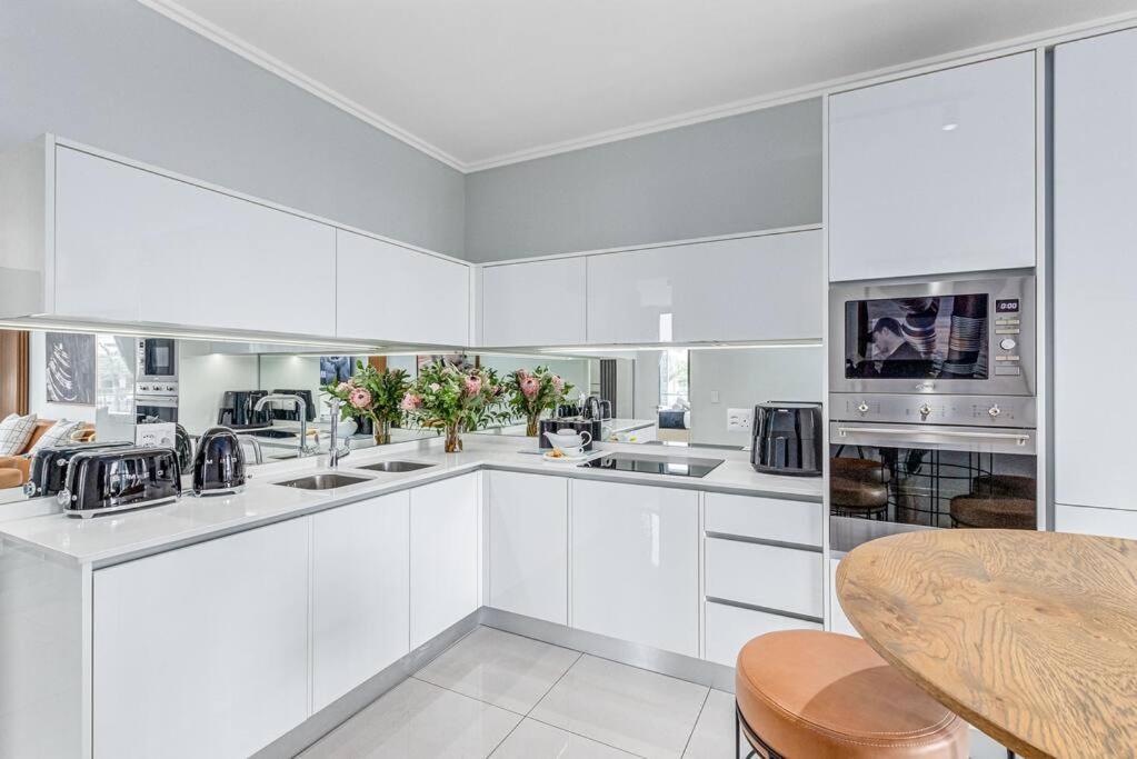 2 Bed Luxury Apartment, Ellipse, Waterfall Midrand