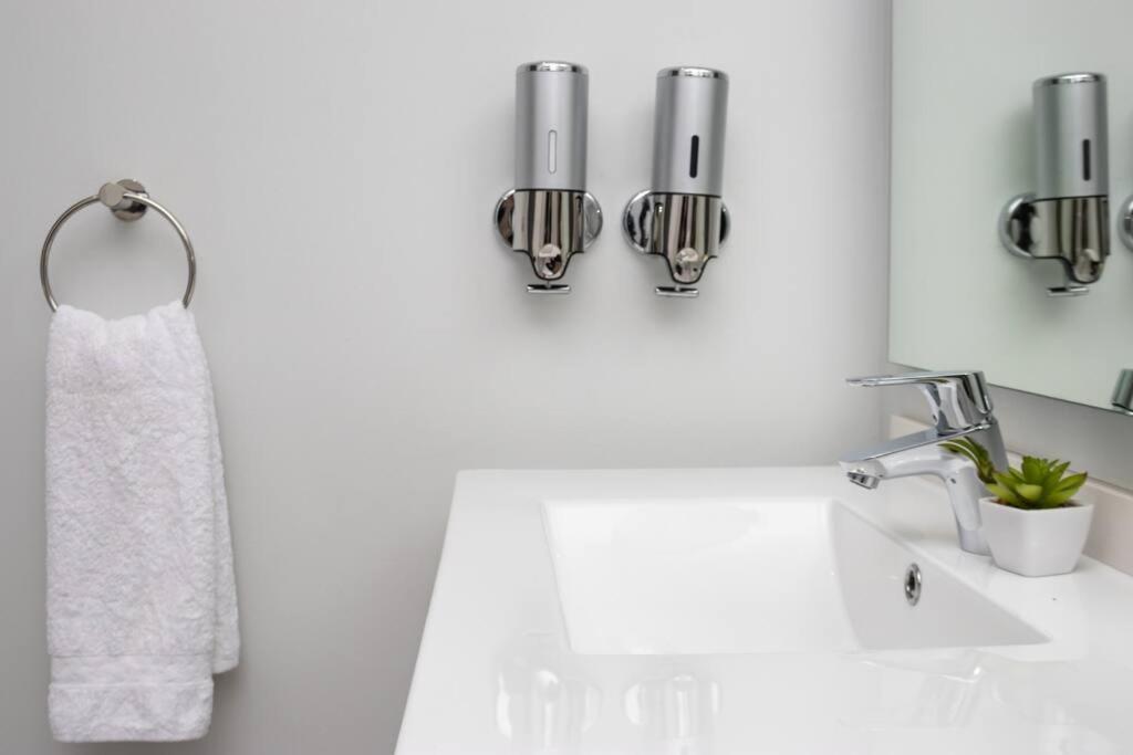 2 Bed Luxury Apartment, Ellipse, Waterfall Apartamento