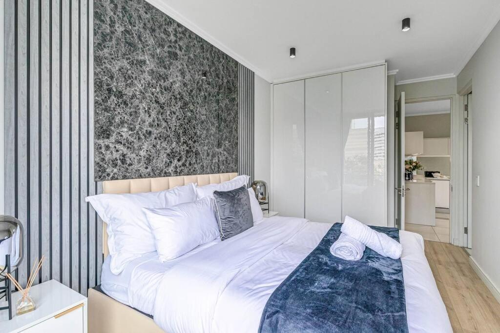 2 Bed Luxury Apartment, Ellipse, Waterfall Midrand