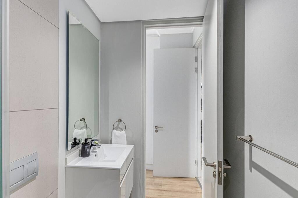 2 Bed Luxury Apartment, Ellipse, Waterfall