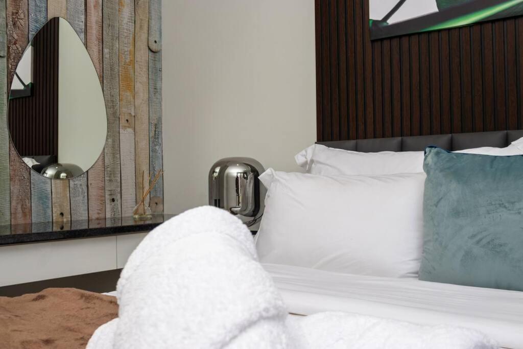 2 Bed Luxury Apartment, Ellipse, Waterfall Midrand